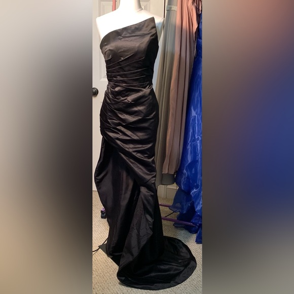 Dresses & Skirts - Elegant Black One-Shoulder Dress HIGH Slit Satin Train Ruching Strapless Gown